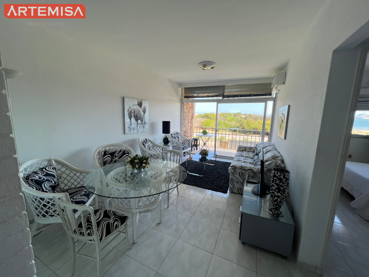 Apartamento ID.505 - 2 dormitorios frente al mar - Playa Mansa.