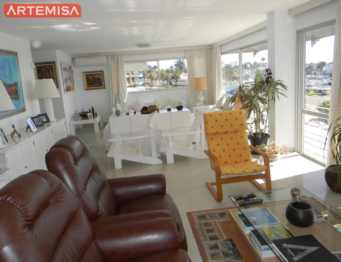 Apartamento ID.384 - Apartamento en venta, puerto Punta del Este.