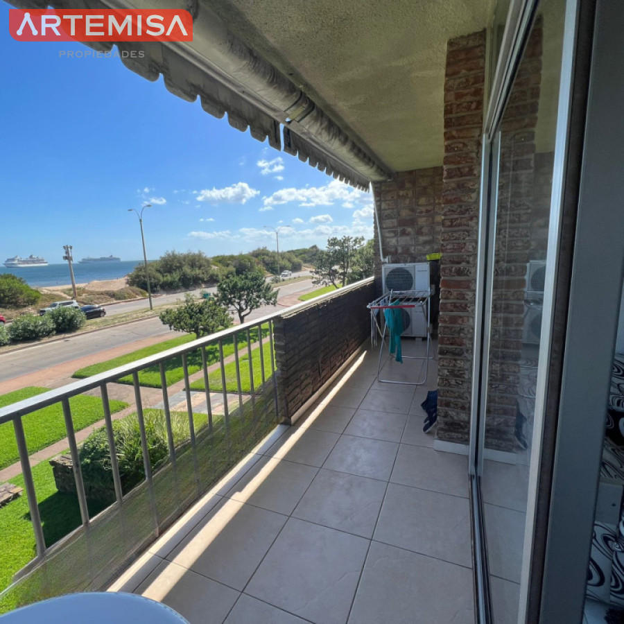 Apartamento ID.505 - 2 dormitorios frente al mar - Playa Mansa.