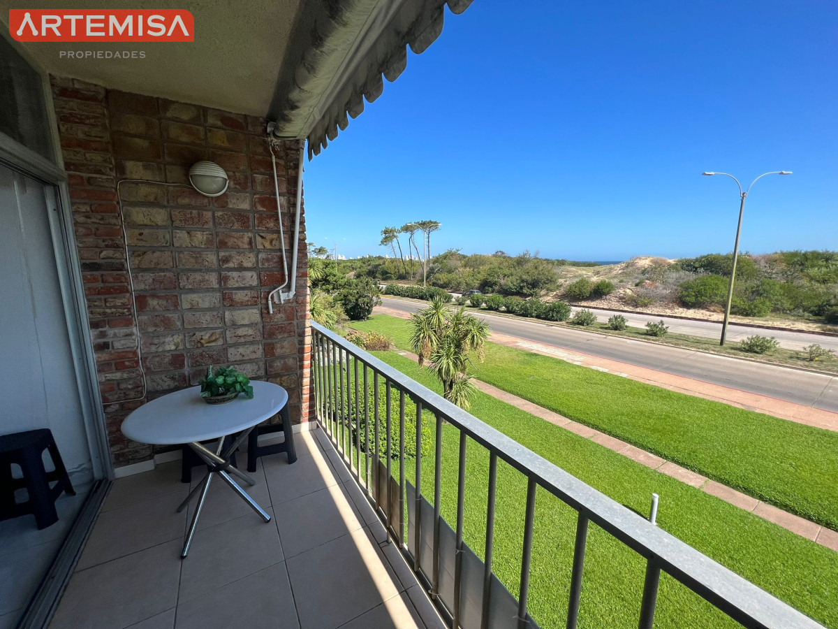 Apartamento ID.505 - 2 dormitorios frente al mar - Playa Mansa.