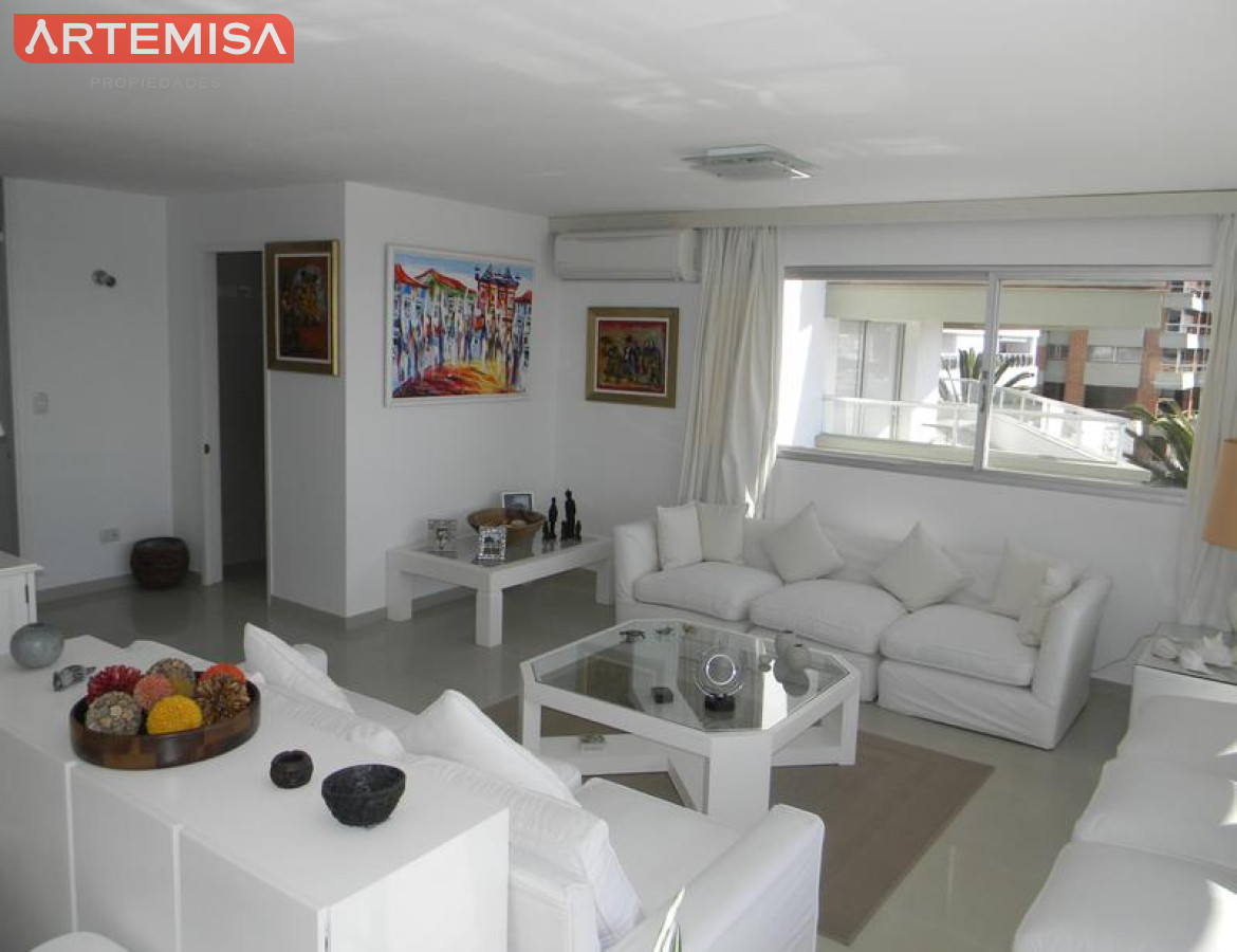 Apartamento ID.384 - Apartamento en venta, puerto Punta del Este.