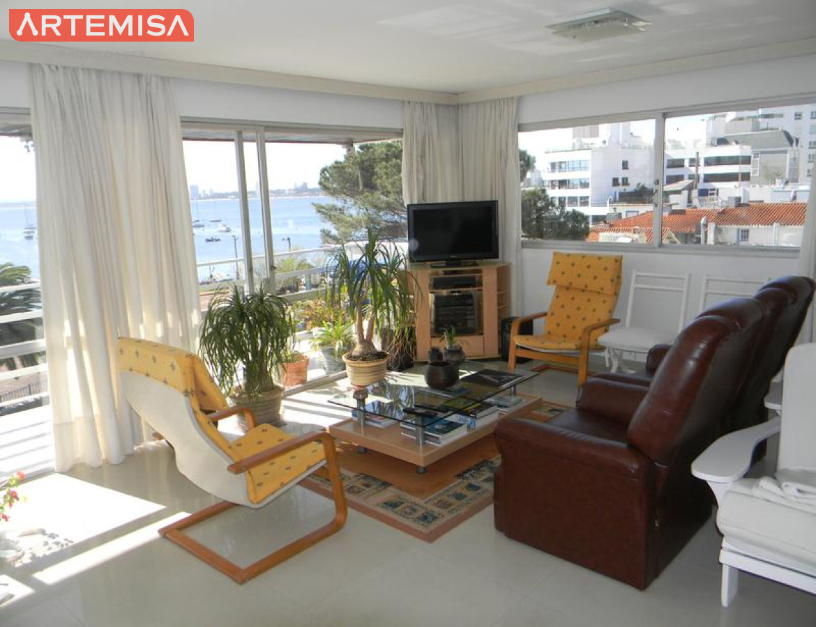 Apartamento ID.384 - Apartamento en venta, puerto Punta del Este.