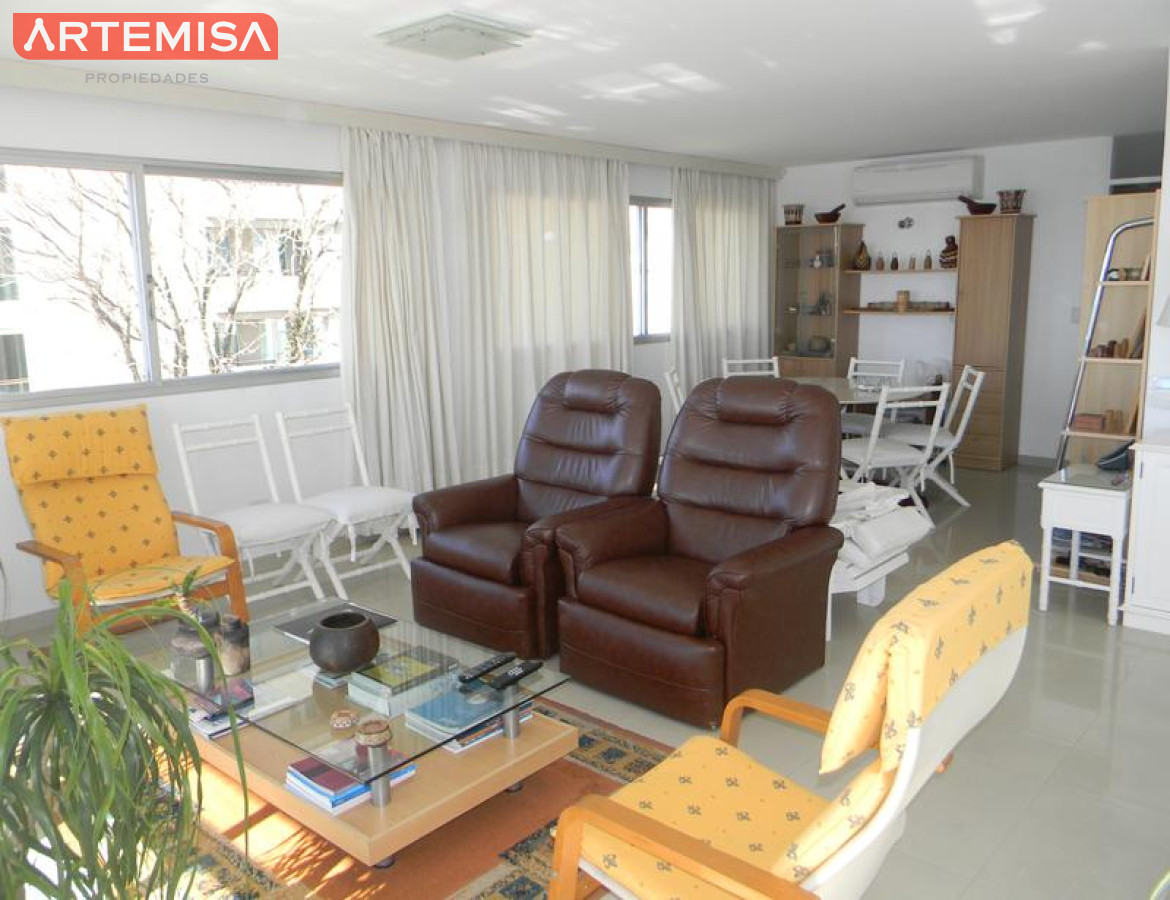 Apartamento ID.384 - Apartamento en venta, puerto Punta del Este.