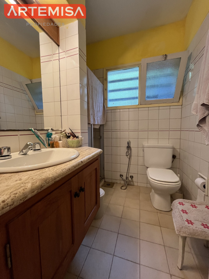 Casa ID.441 - Casa en Playa Mansa, 5 dormitorios y 4 baños.