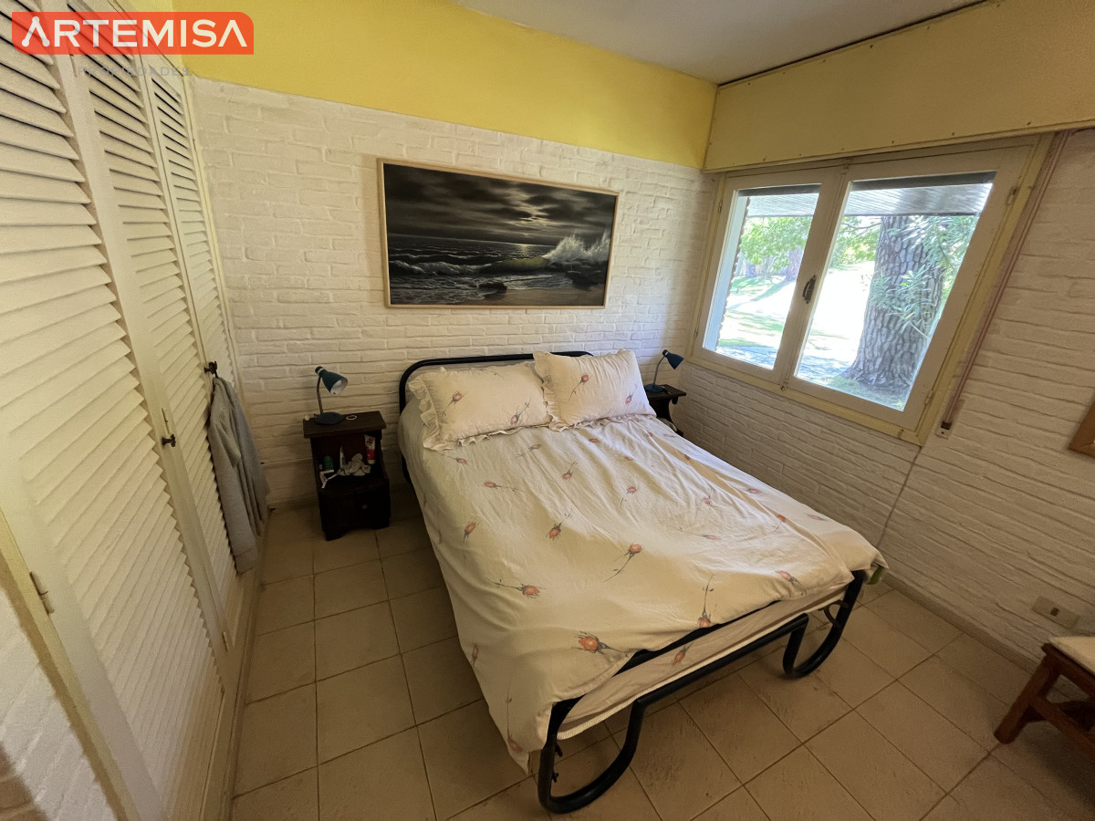 Casa ID.441 - Casa en Playa Mansa, 5 dormitorios y 4 baños.
