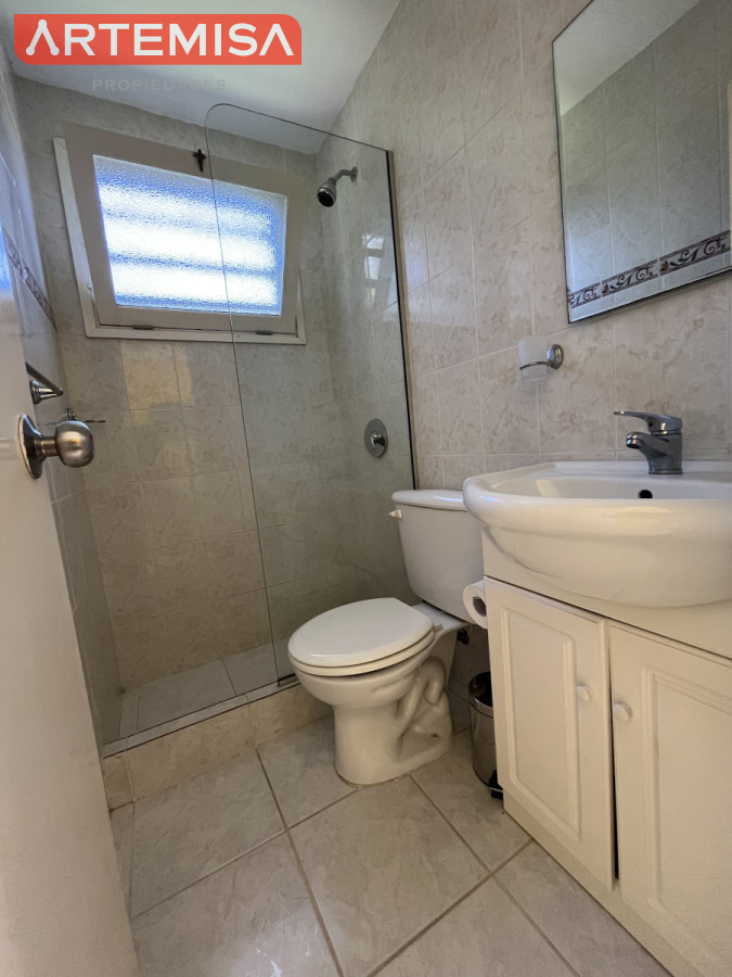 Casa ID.441 - Casa en Playa Mansa, 5 dormitorios y 4 baños.
