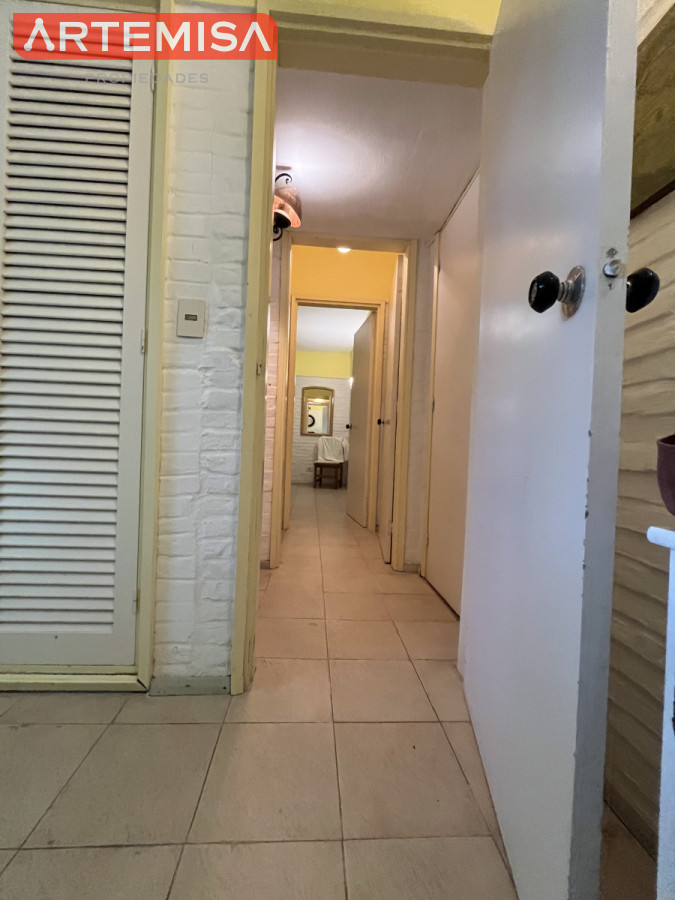 Casa ID.441 - Casa en Playa Mansa, 5 dormitorios y 4 baños.
