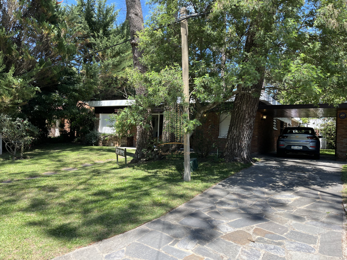 Casa ID.622 - Casa en alquiler temporal en playa mansa, Punta del Este