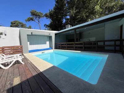 Casa en venta de 3 dormitorios - Zona colegios Cantegril.