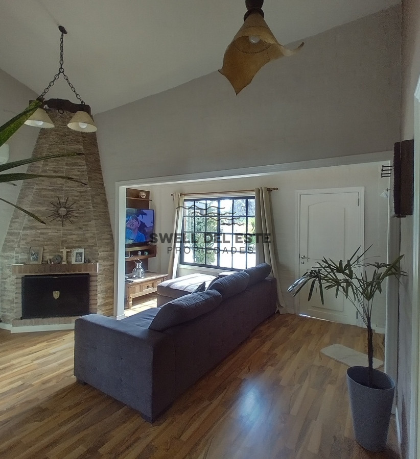 Casa ID.57 - Casa En alquiler de verano y Venta Punta Del Este, Pinares.