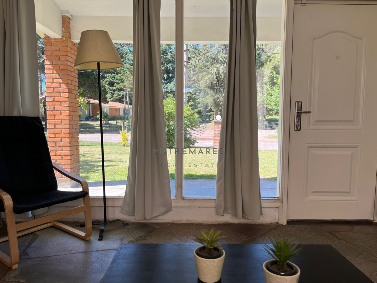 Casa ID.322 - Casa en alquiler - 2 dormitorios Lugano Punta Del Este