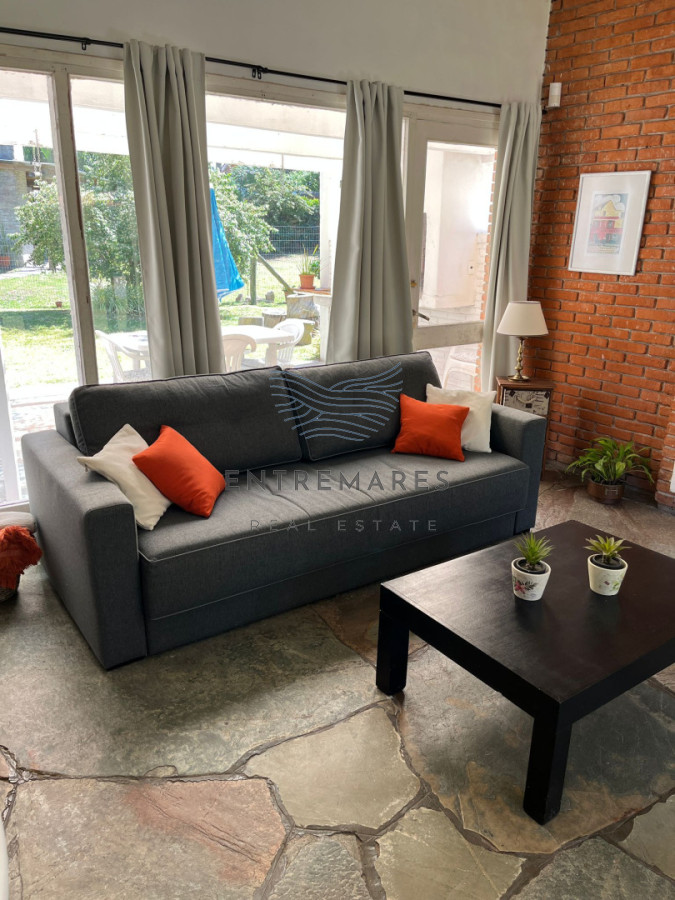 Casa ID.322 - Casa en alquiler - 2 dormitorios Lugano Punta Del Este