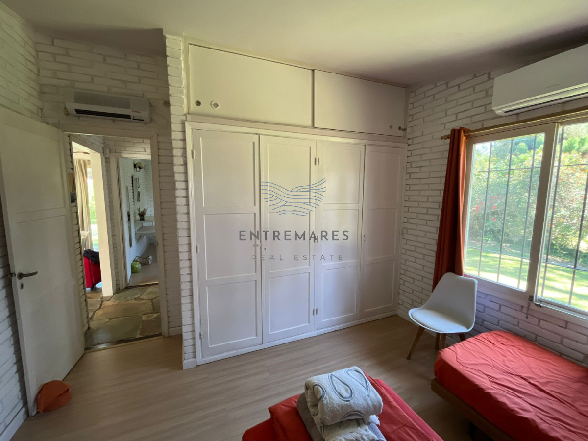 Casa ID.322 - Casa en alquiler - 2 dormitorios Lugano Punta Del Este