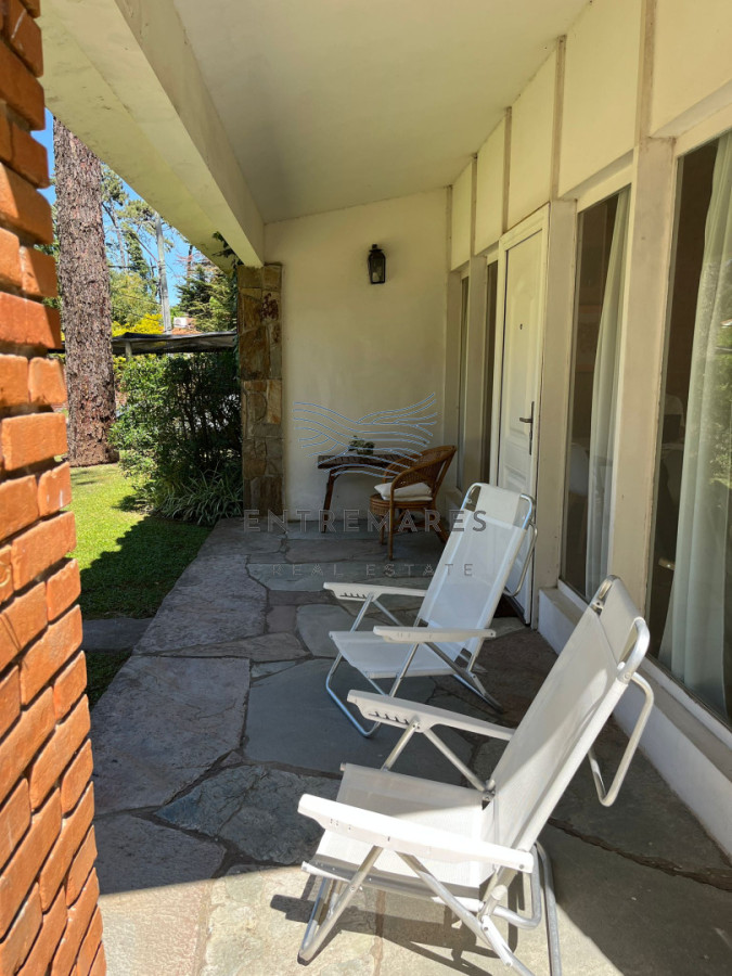 Casa ID.322 - Casa en alquiler - 2 dormitorios Lugano Punta Del Este