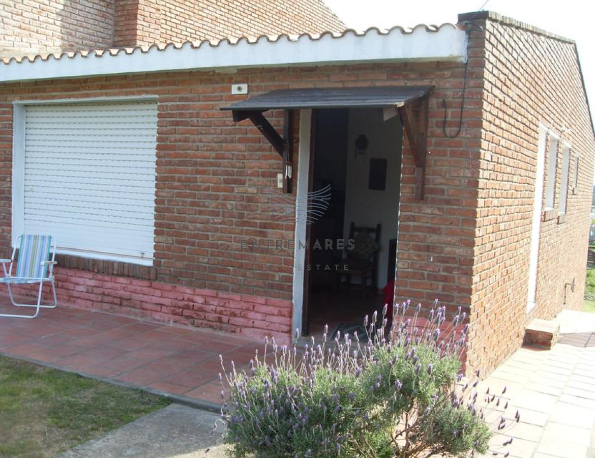 Casa ID.275 - Casa en venta - Lausana 3 dormitorios + Dep completa.