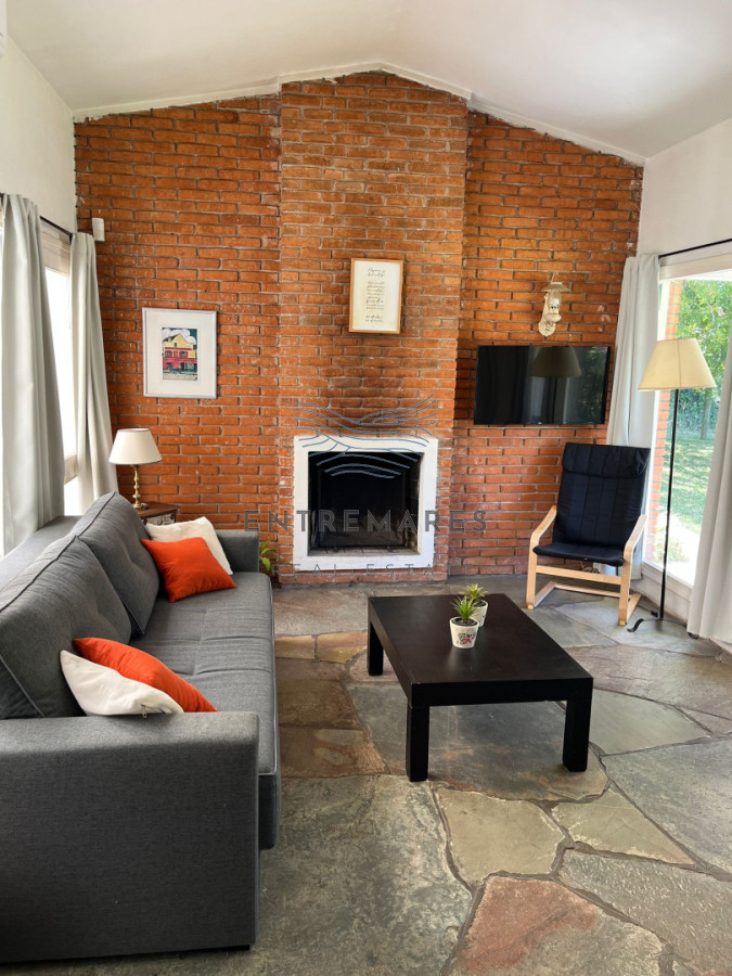 Casa ID.322 - Casa en alquiler - 2 dormitorios Lugano Punta Del Este