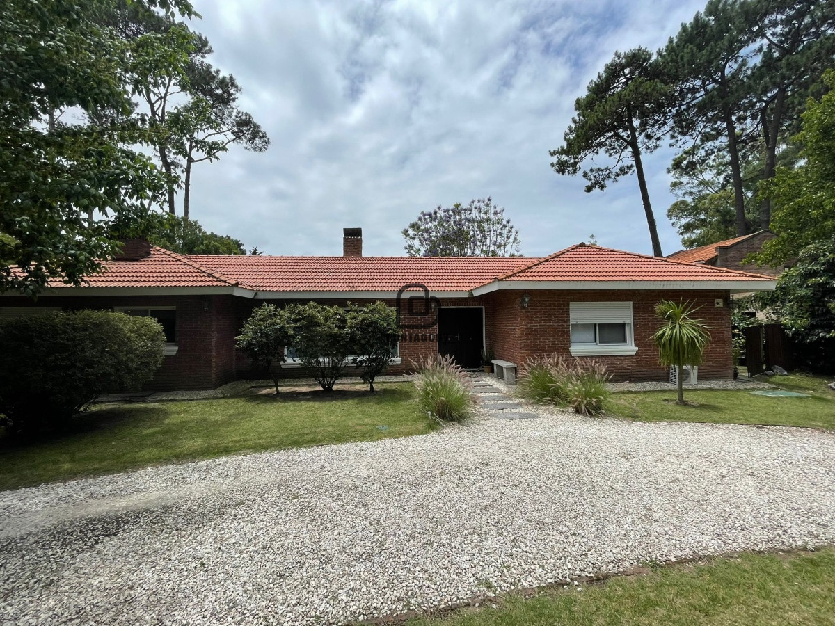 Casa ID.1417 - Casa en alquiler, Punta Del Este..