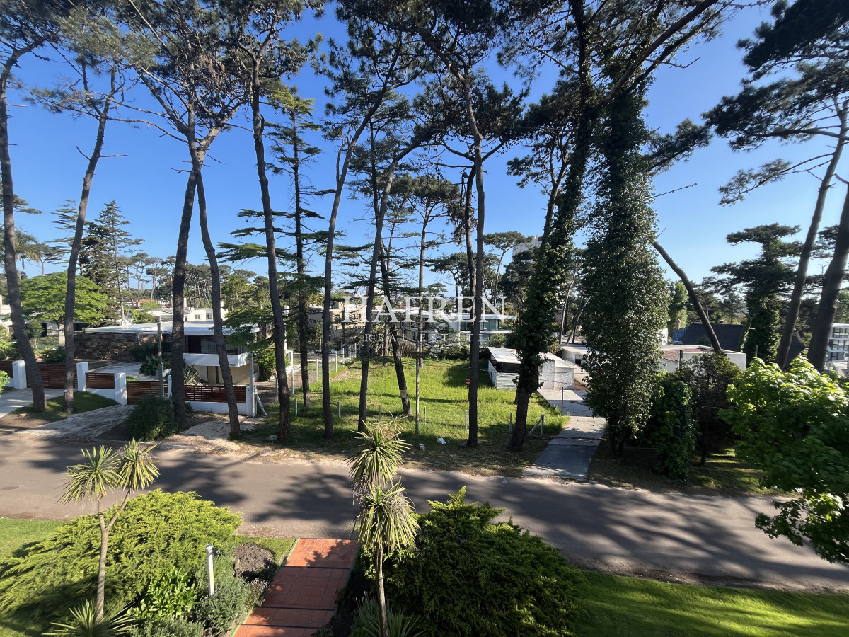 Apartamento ID.288 - Apartamento en venta de 3 dormitorios, Playa Mansa.