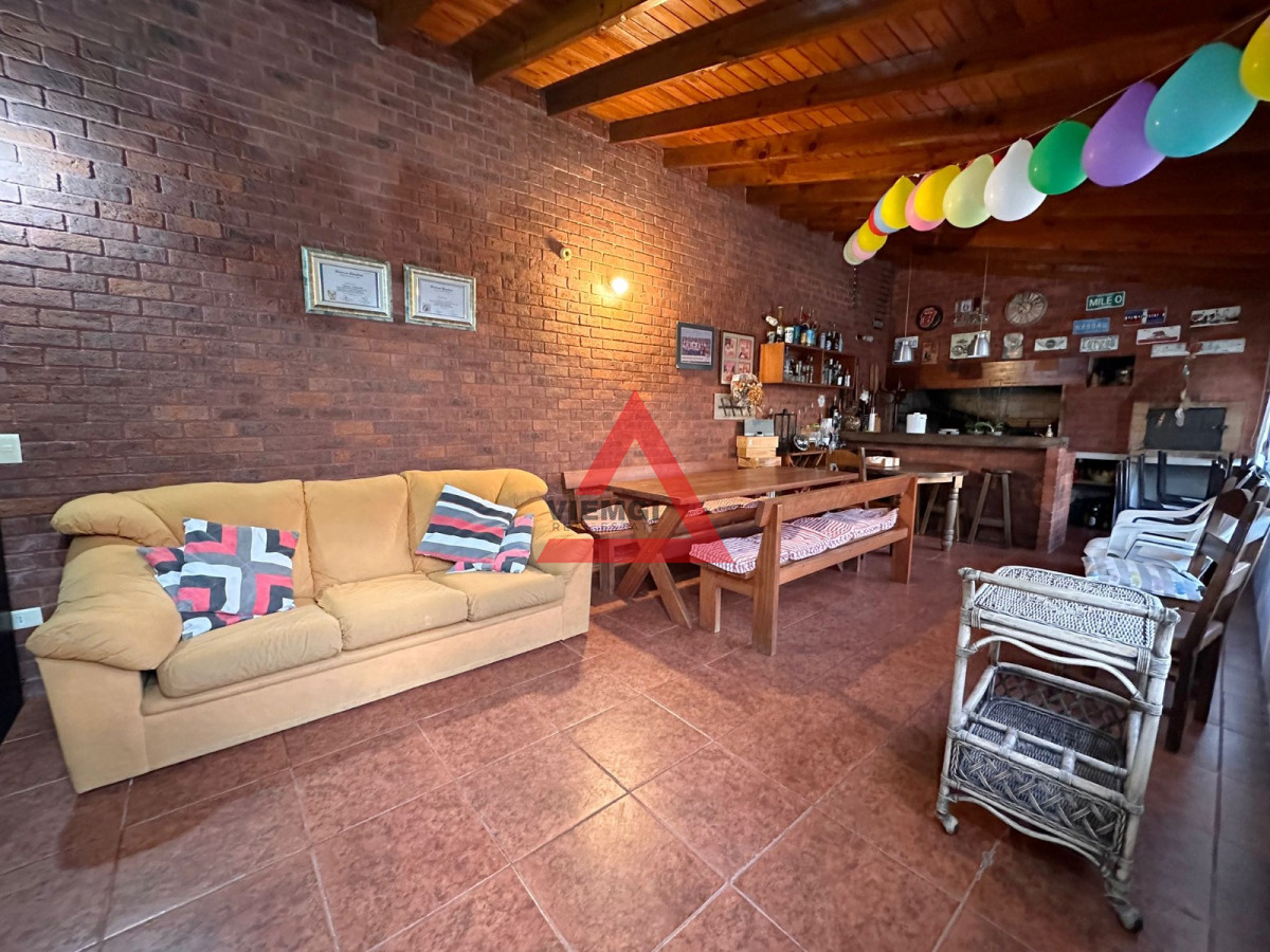 Casa ID.93 - Casa en venta Playa Mansa - 4 dormitorios 