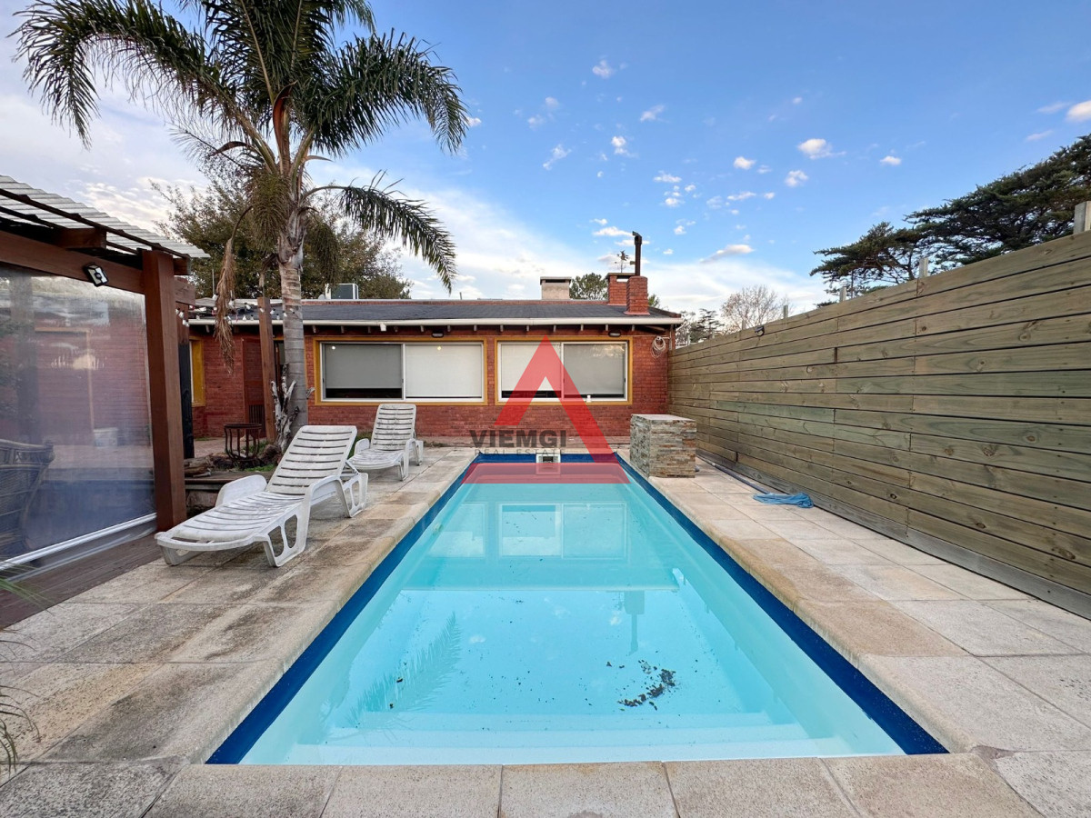 Casa ID.93 - Casa en venta Playa Mansa - 4 dormitorios 