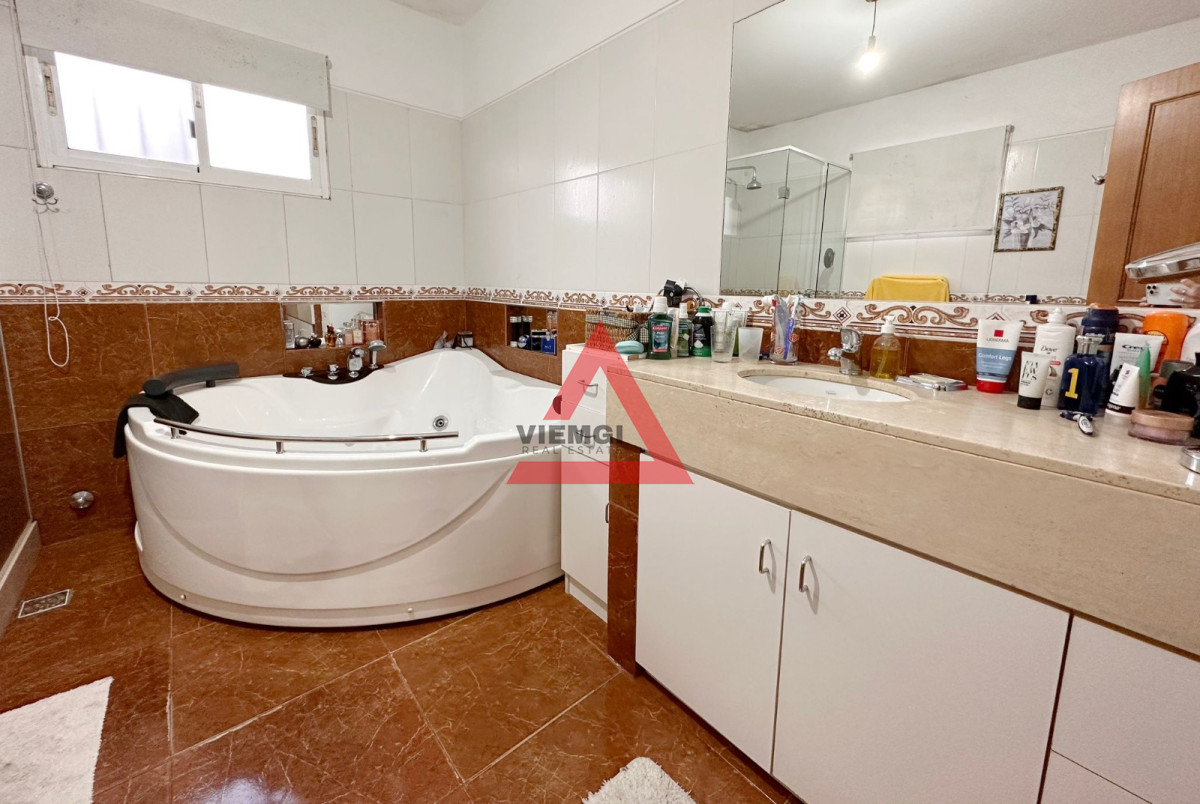 Casa ID.93 - Casa en venta Playa Mansa - 4 dormitorios 