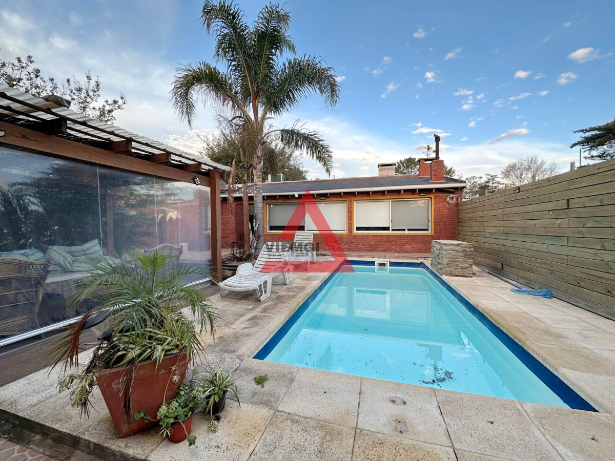 Casa ID.93 - Casa en venta Playa Mansa - 4 dormitorios 