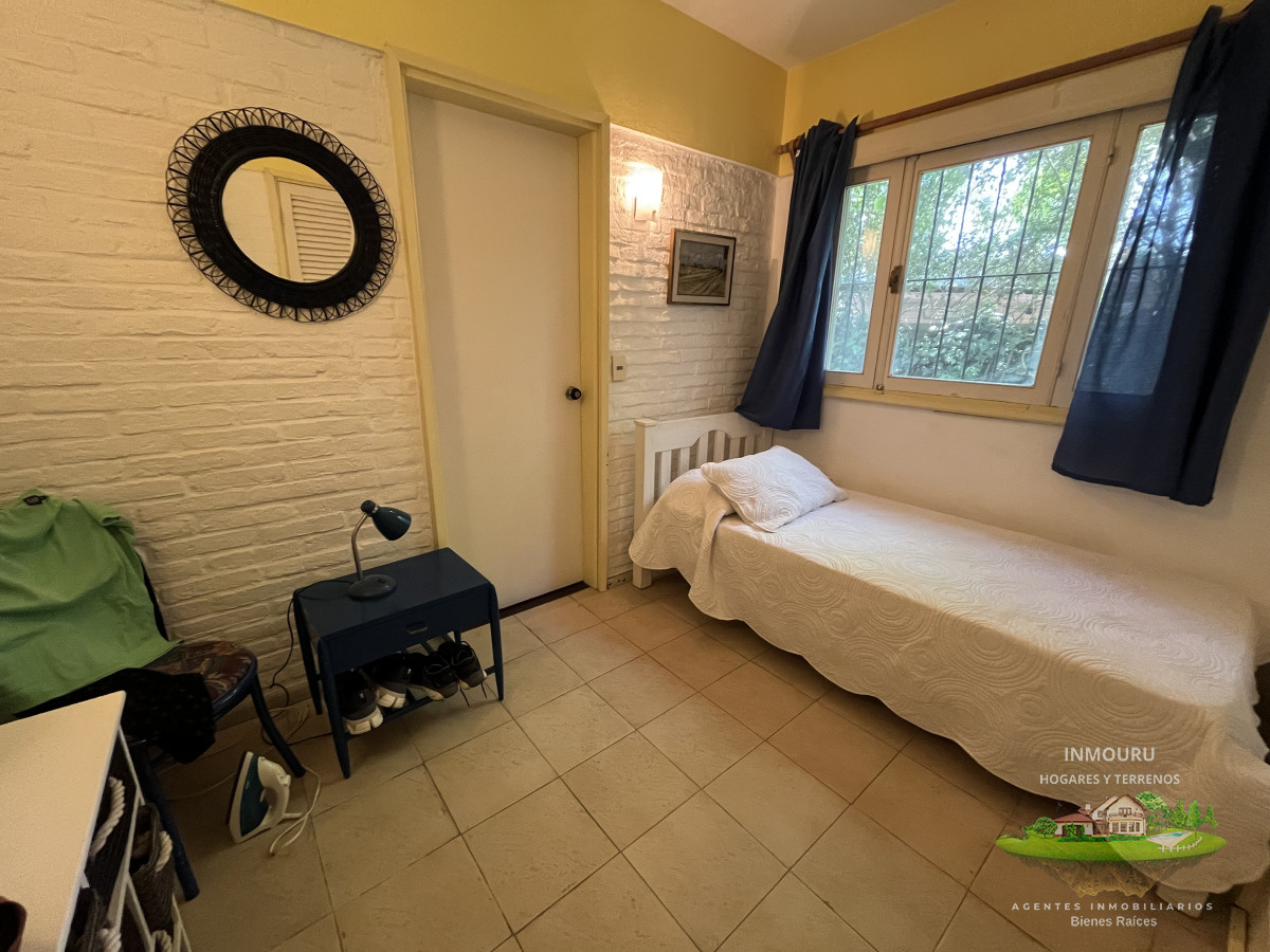 Casa ID.76 - Casa en Playa Mansa, 5 dormitorios y 4 baños.