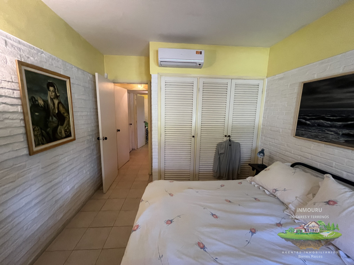 Casa ID.76 - Casa en Playa Mansa, 5 dormitorios y 4 baños.