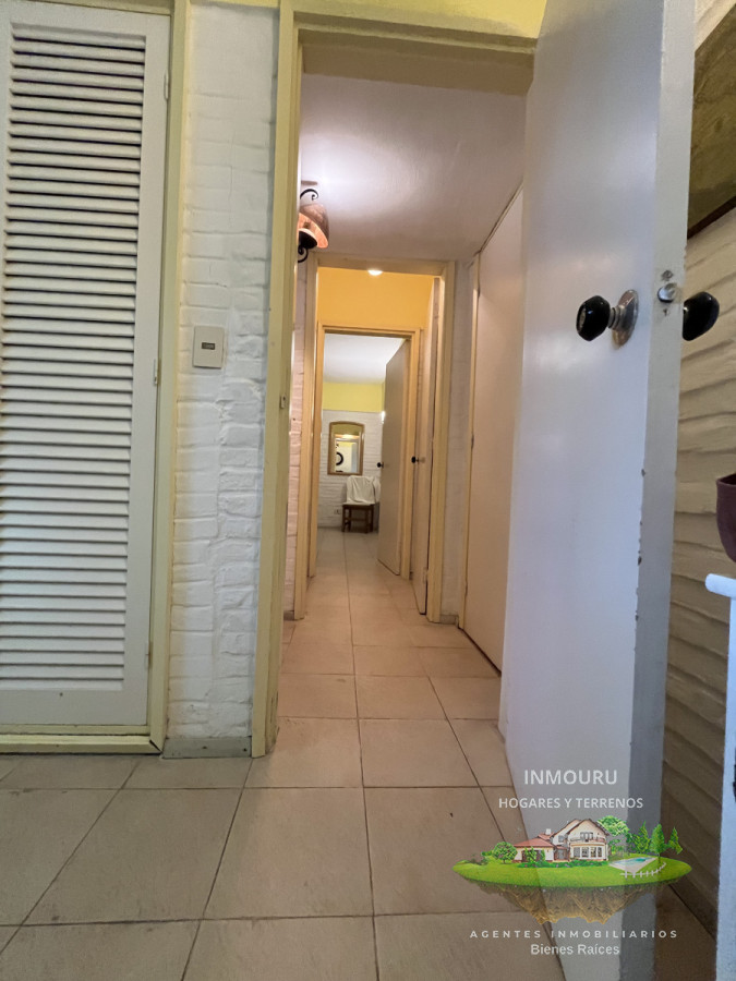 Casa ID.76 - Casa en Playa Mansa, 5 dormitorios y 4 baños.