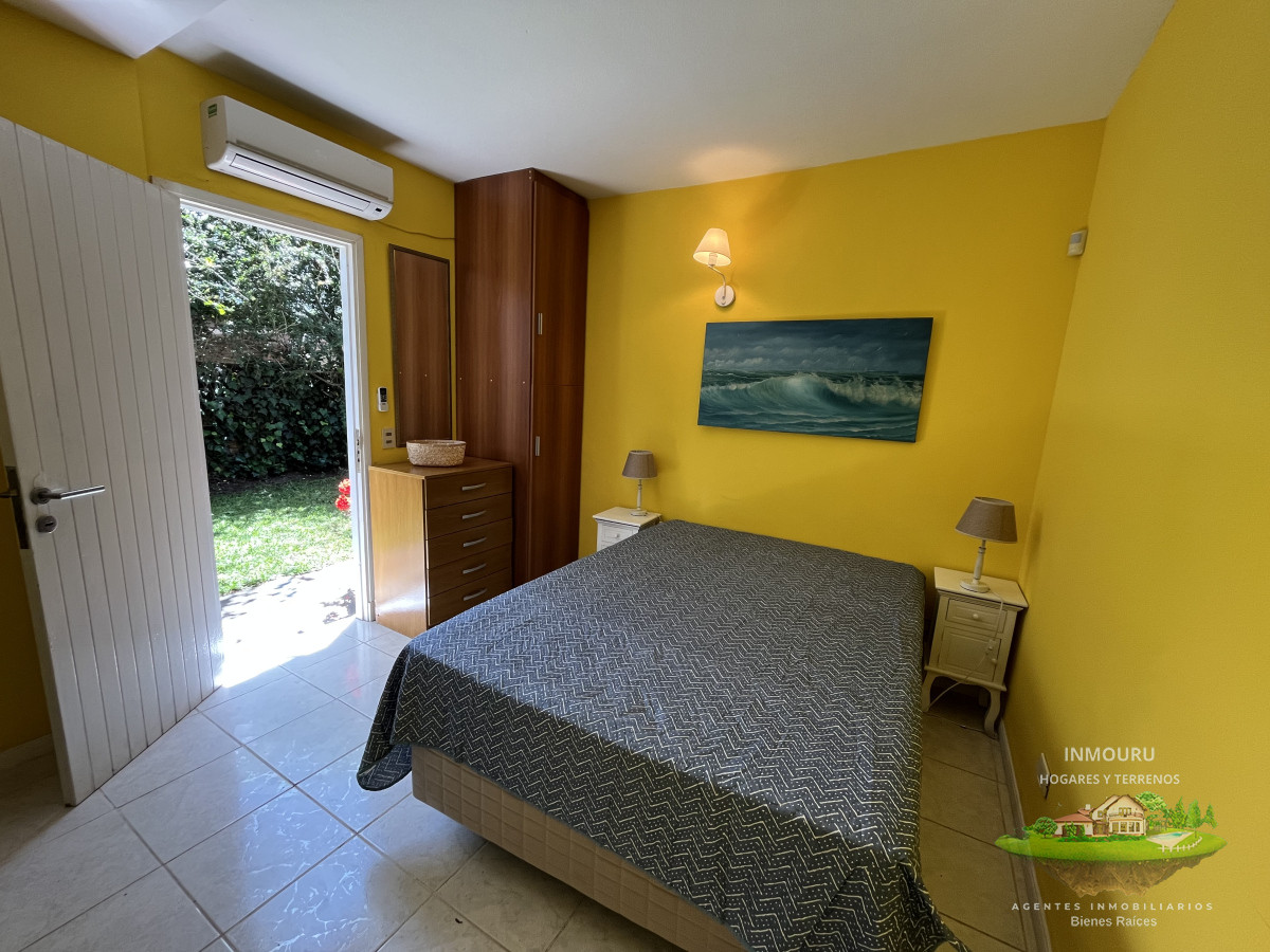 Casa ID.76 - Casa en Playa Mansa, 5 dormitorios y 4 baños.