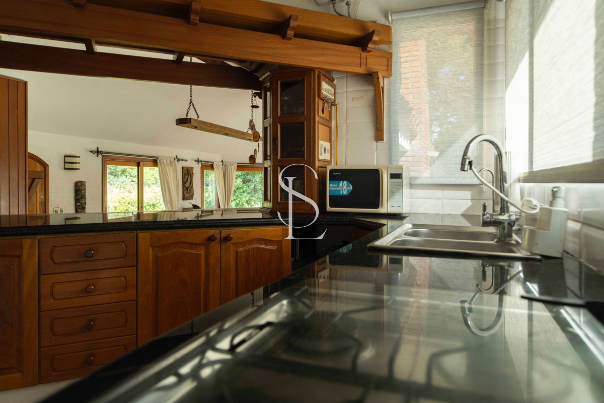 Casa ID.96 - Casa en venta 4 dormitorios - Pinares Piscina Climatizada.