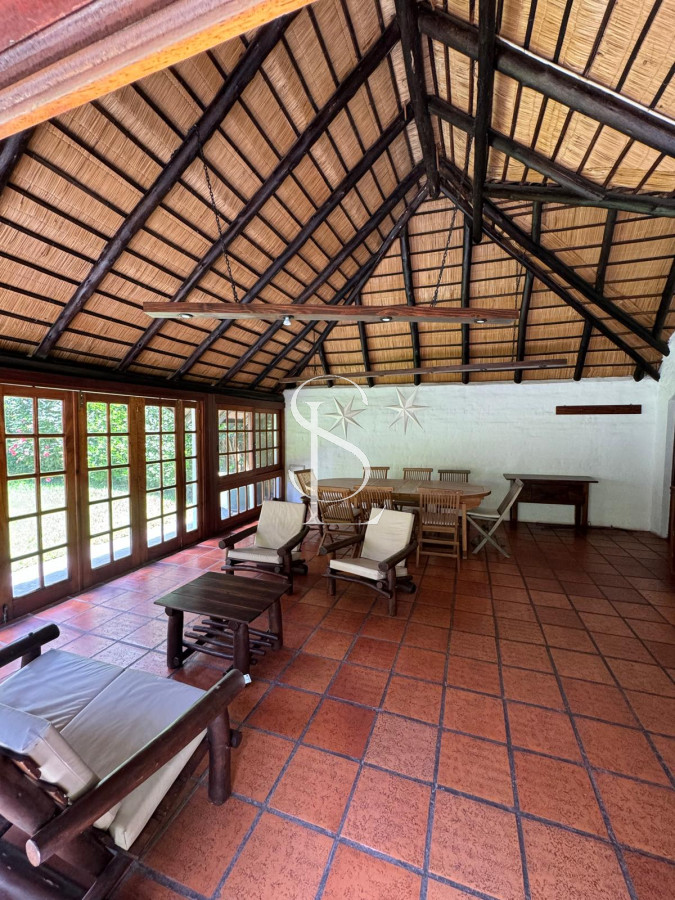 Casa ID.96 - Casa en venta 4 dormitorios - Pinares Piscina Climatizada.