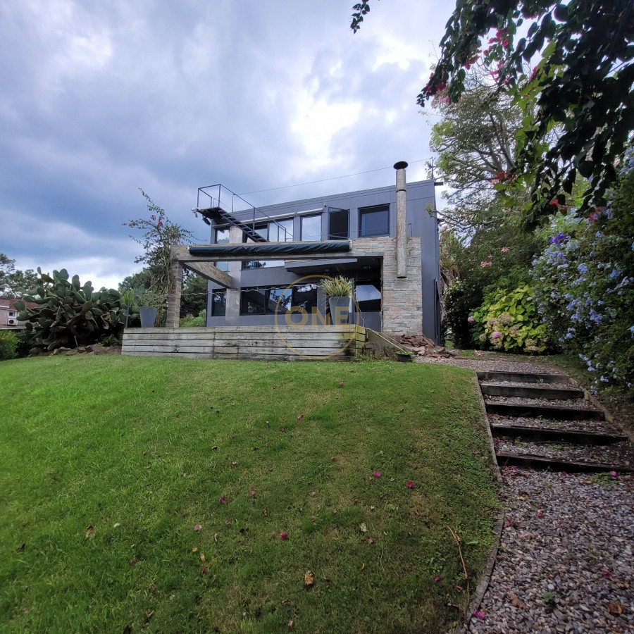 Casa ID.2164 - Rincón del Indio: dos dormitorios en suite, terreno de 1678 m2