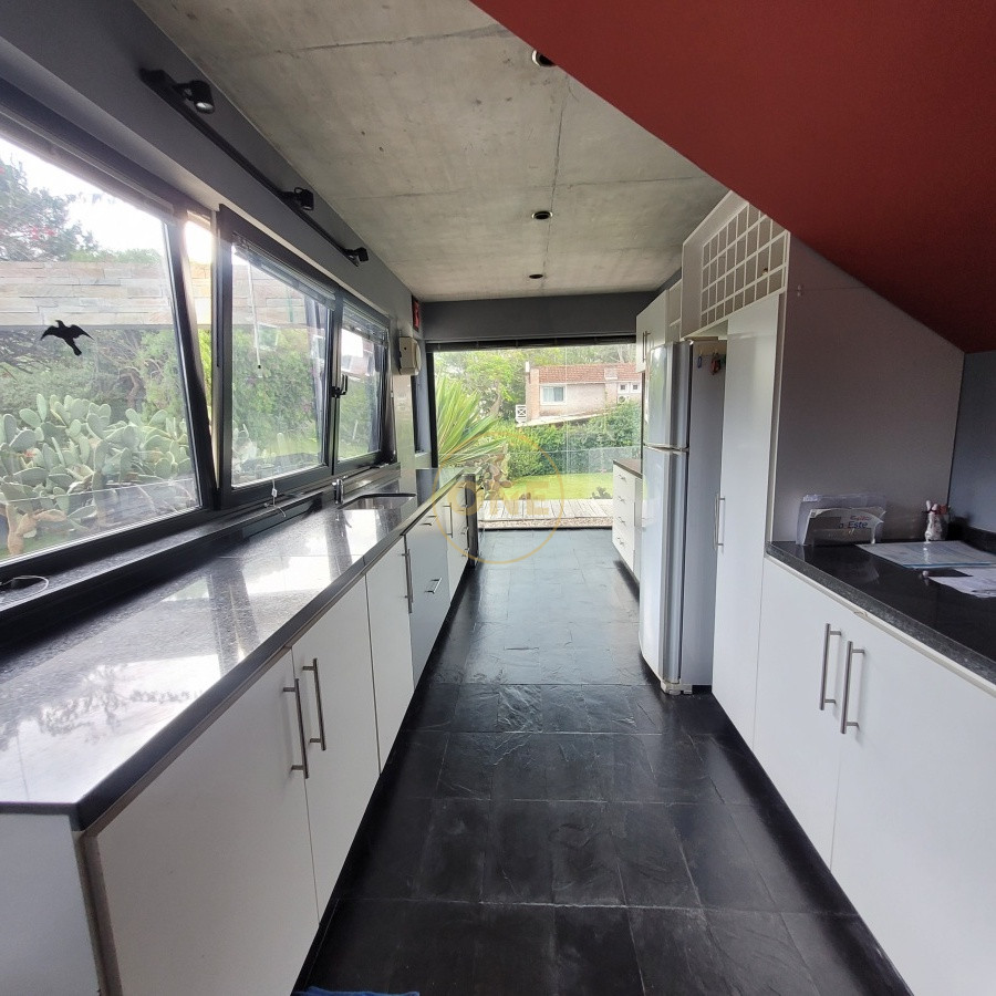 Casa ID.2164 - Rincón del Indio: dos dormitorios en suite, terreno de 1678 m2