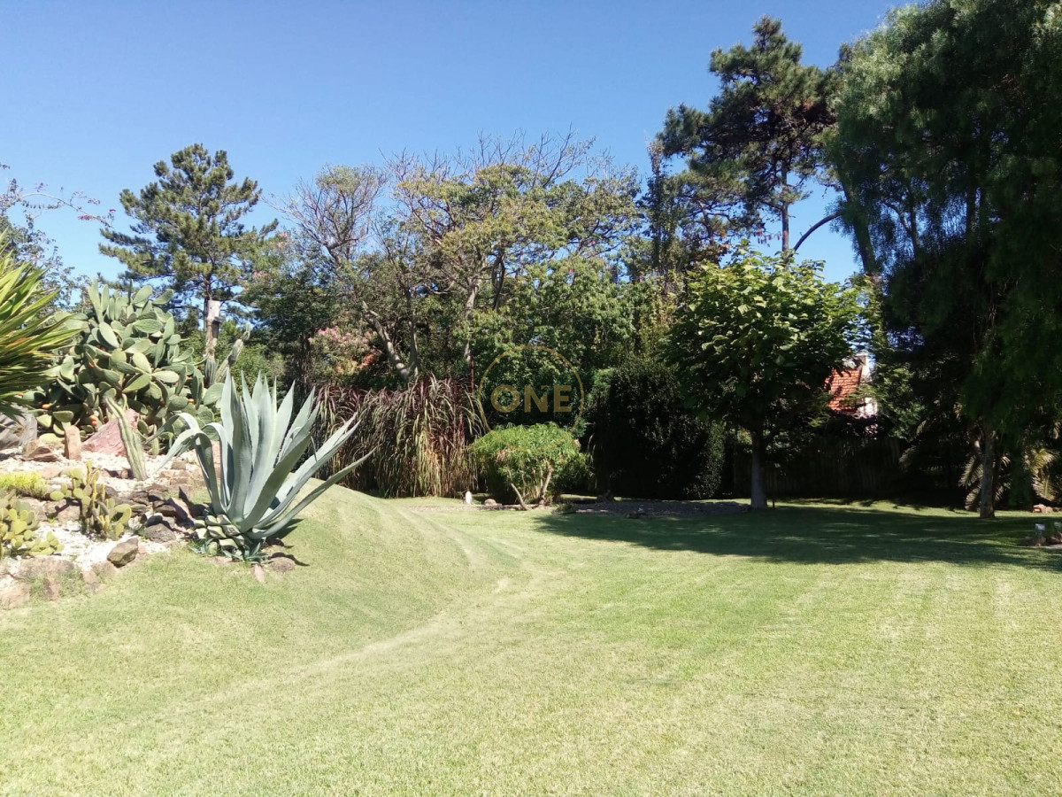 Casa ID.2164 - Rincón del Indio: dos dormitorios en suite, terreno de 1678 m2