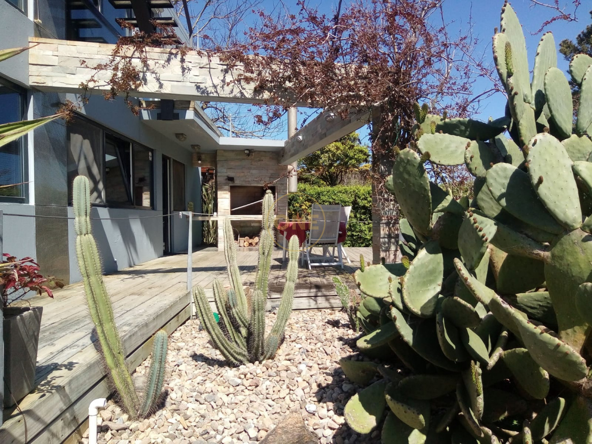 Casa ID.2164 - Rincón del Indio: dos dormitorios en suite, terreno de 1678 m2