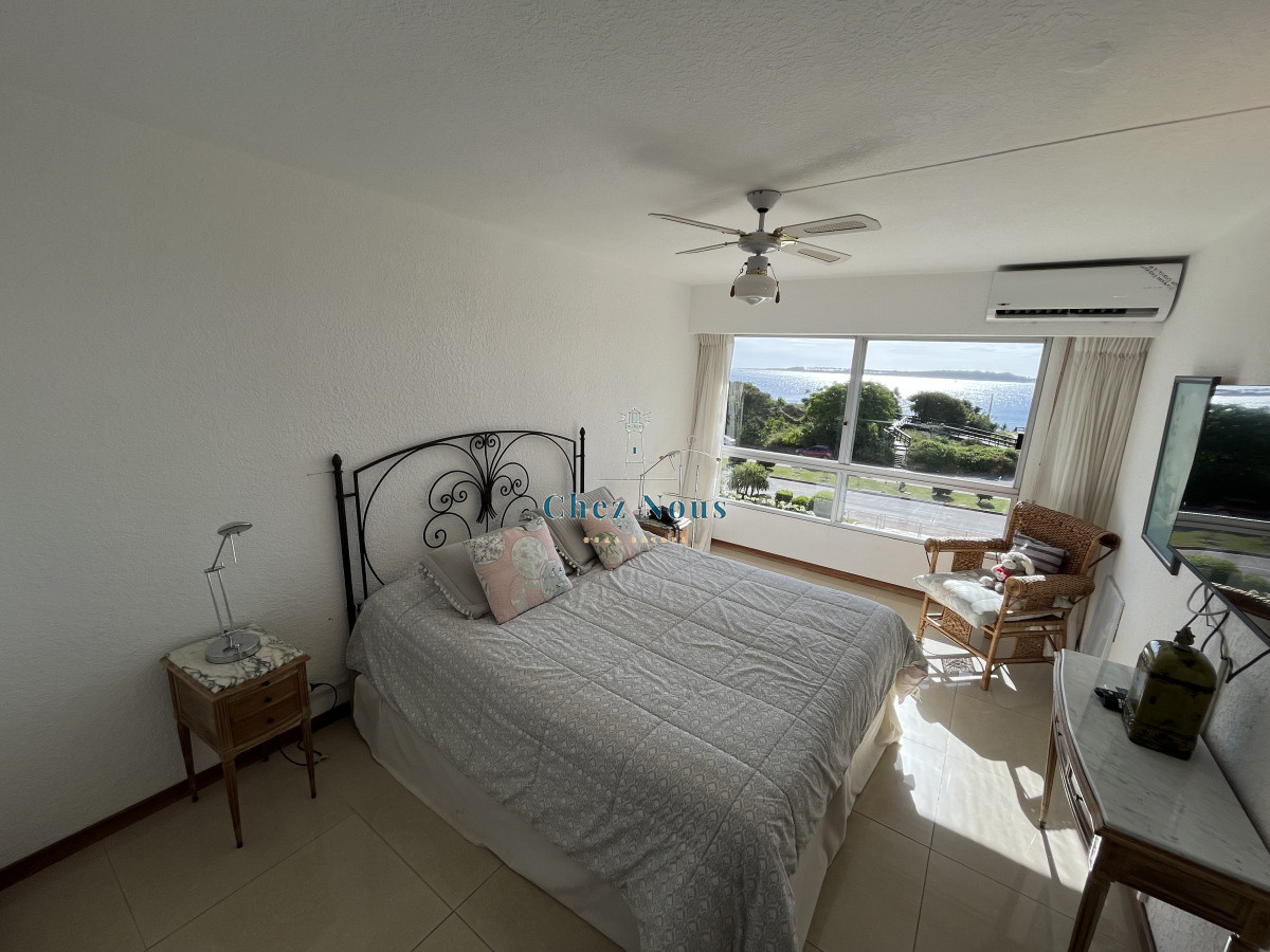 Apartamento ID.592 - Espectacular planta 3 dormitorios frente al mar - Playa Mansa Punta Del Este.