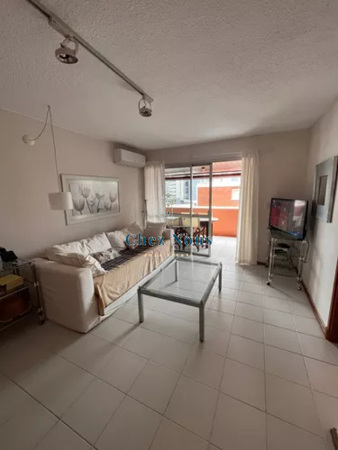 Apartamento ID.569 - Alquiler de temporada - 2 dormitorios Playa Brava con parrillero a gas.