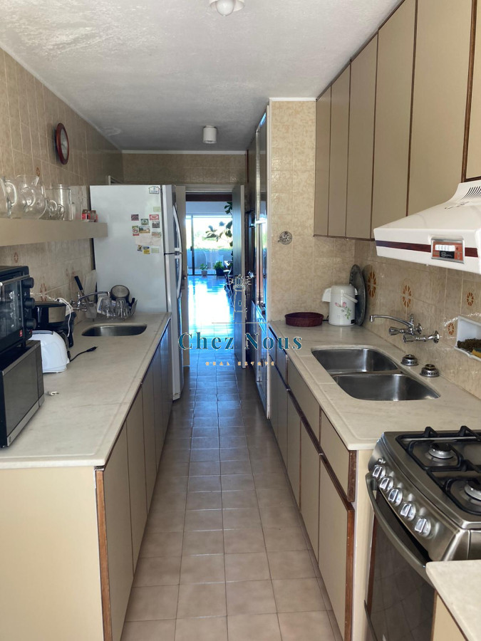 Apartamento ID.1229 - Venta Primera Linea Brava - 3 dormitorios Frente al mar.