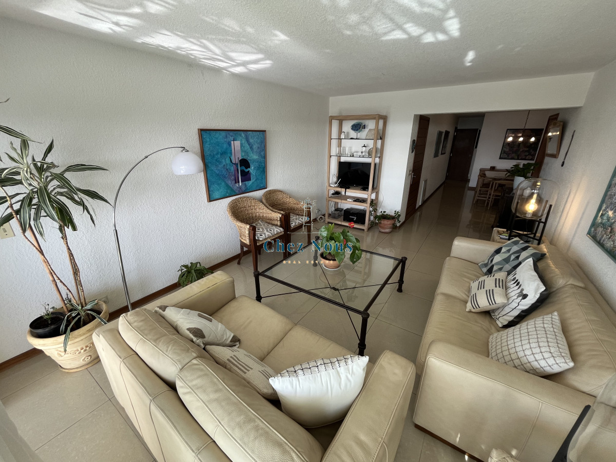 Apartamento ID.592 - Espectacular planta 3 dormitorios frente al mar - Playa Mansa Punta Del Este.