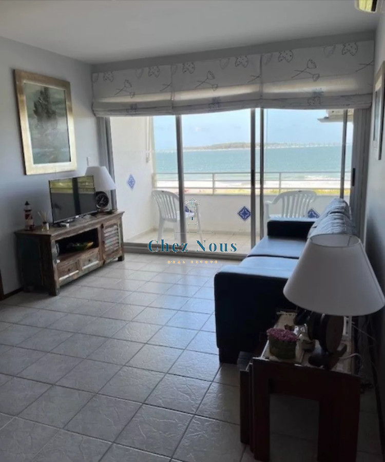 Apartamento ID.600 - Apartamento en venta frente al mar - 2 dormitorios Playa Mansa.