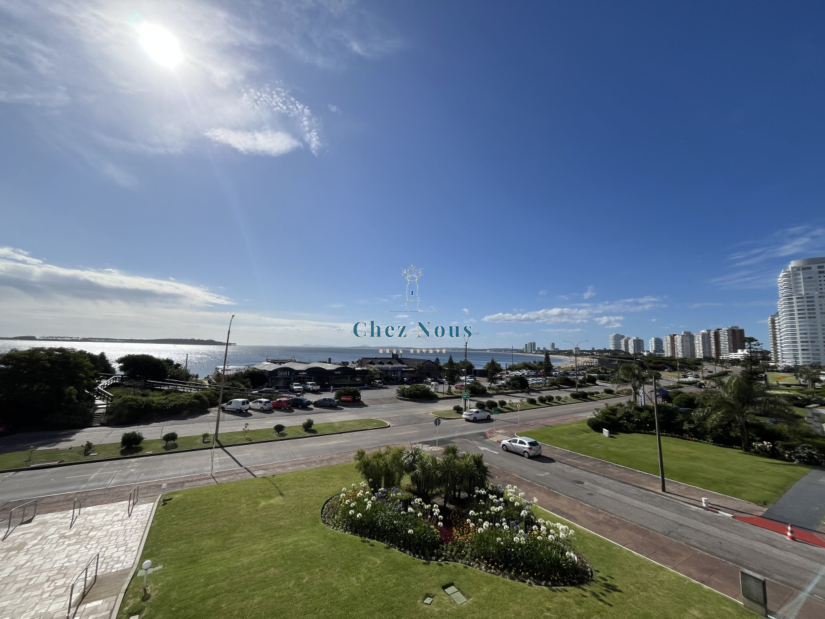 Apartamento ID.592 - Espectacular planta 3 dormitorios frente al mar - Playa Mansa Punta Del Este.