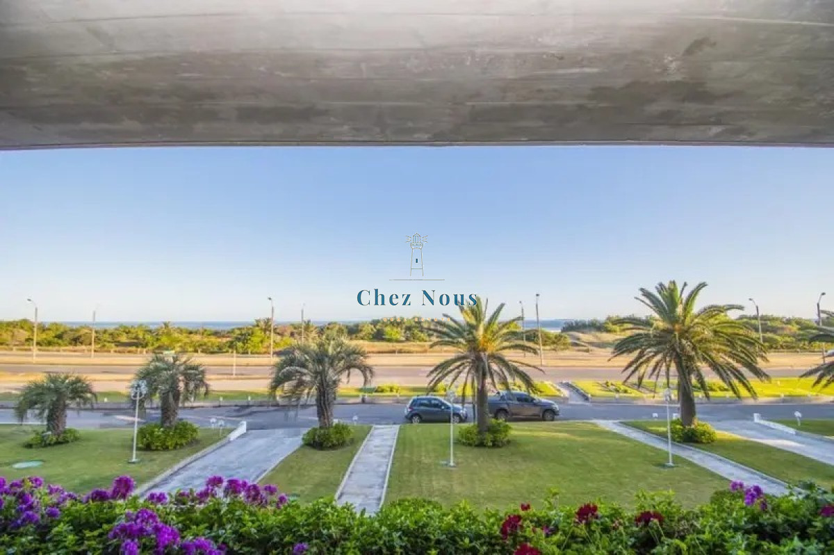 Apartamento ID.1229 - Venta Primera Linea Brava - 3 dormitorios Frente al mar.
