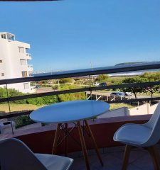 Apartamento Reciclado En Venta, Playa Mansa Punta Del Este.