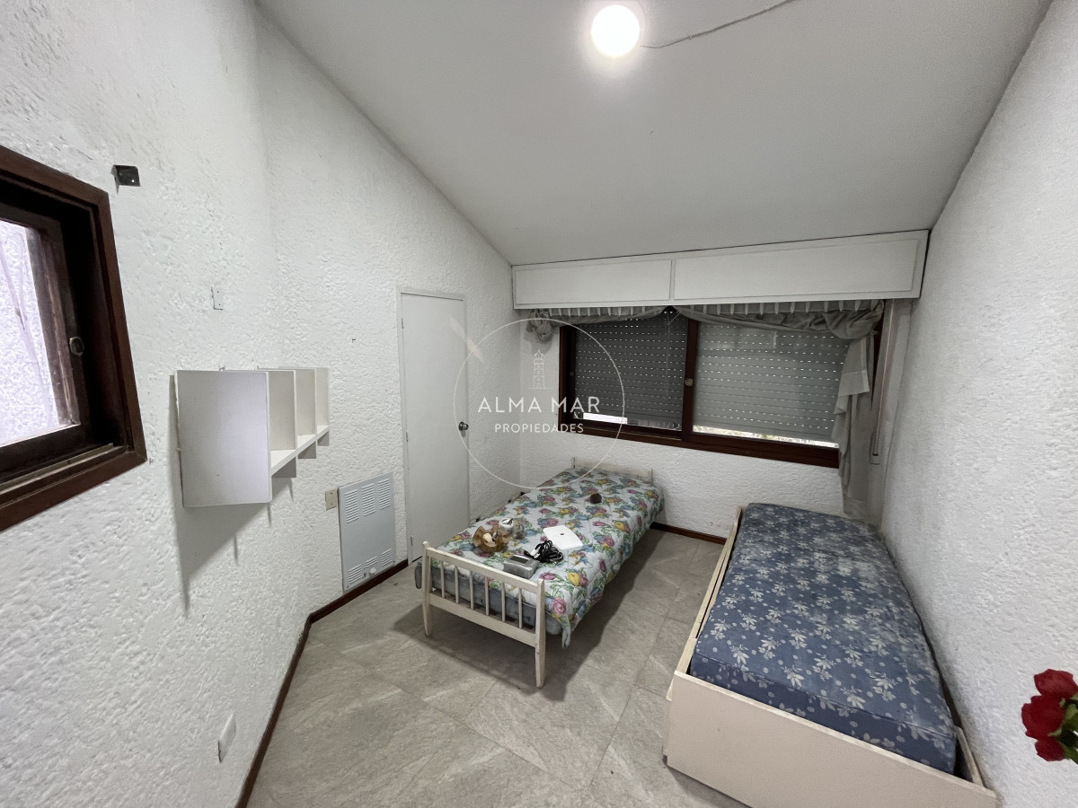 Casa ID.405 - Casa En Venta o alquiler anual, Zona Cantegril.