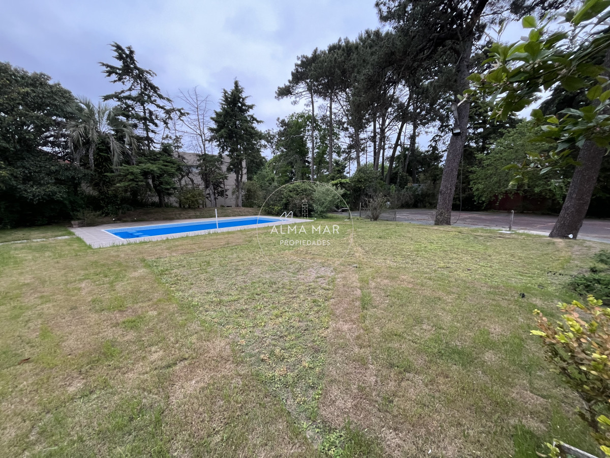 Casa ID.405 - Casa En Venta o alquiler anual, Zona Cantegril.