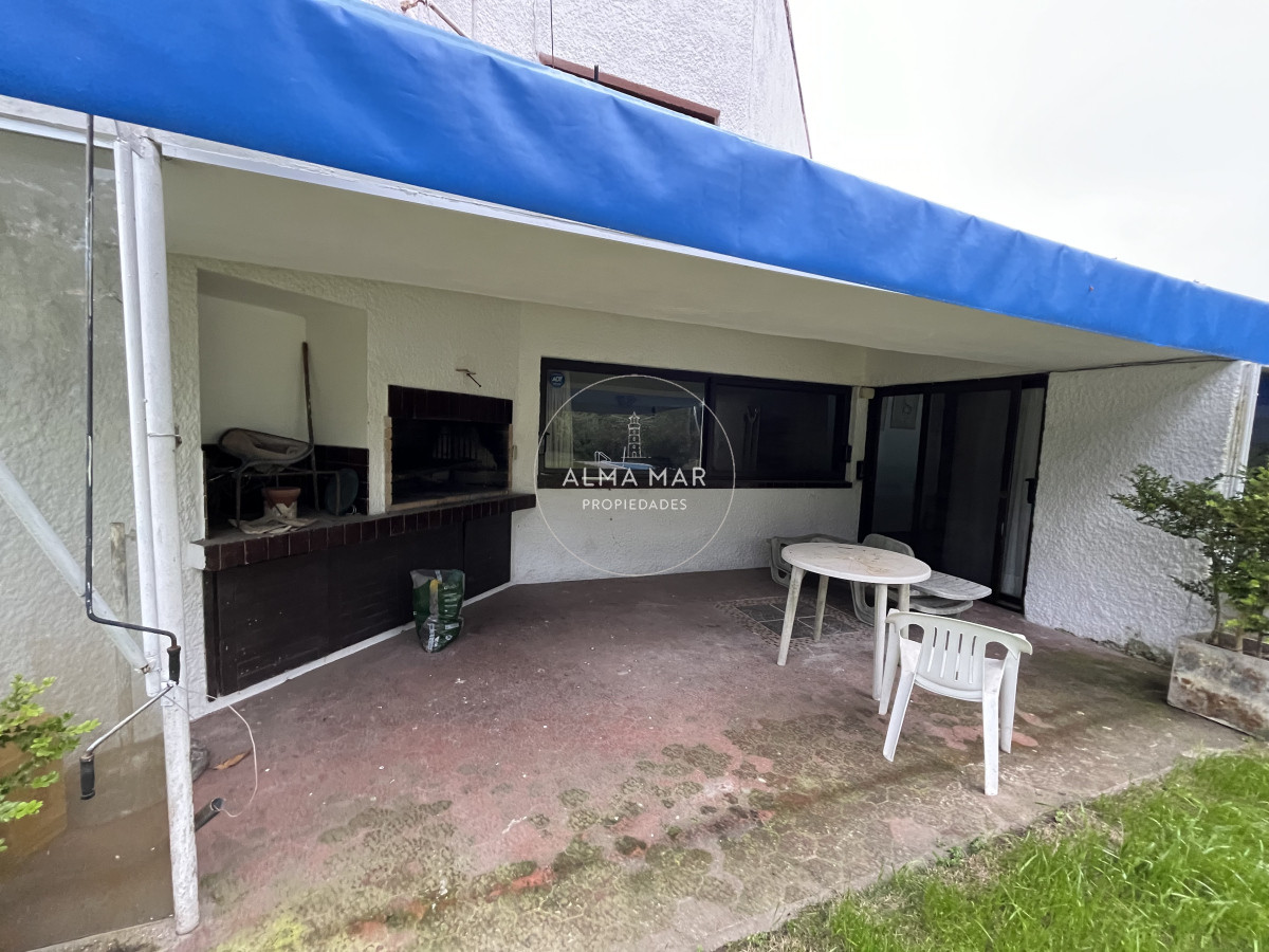 Casa ID.405 - Casa En Venta o alquiler anual, Zona Cantegril.