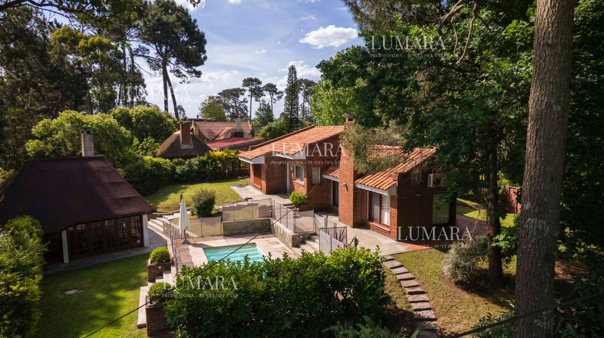 Casa ID.11 - Casa en venta 4 dormitorios - Pinares Piscina Climatizada.