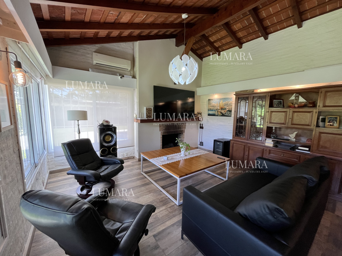 Casa ID.2709 - Casa de 4 dormitorios - Playa Mansa, Barbacoa, Piscina Climatizada.