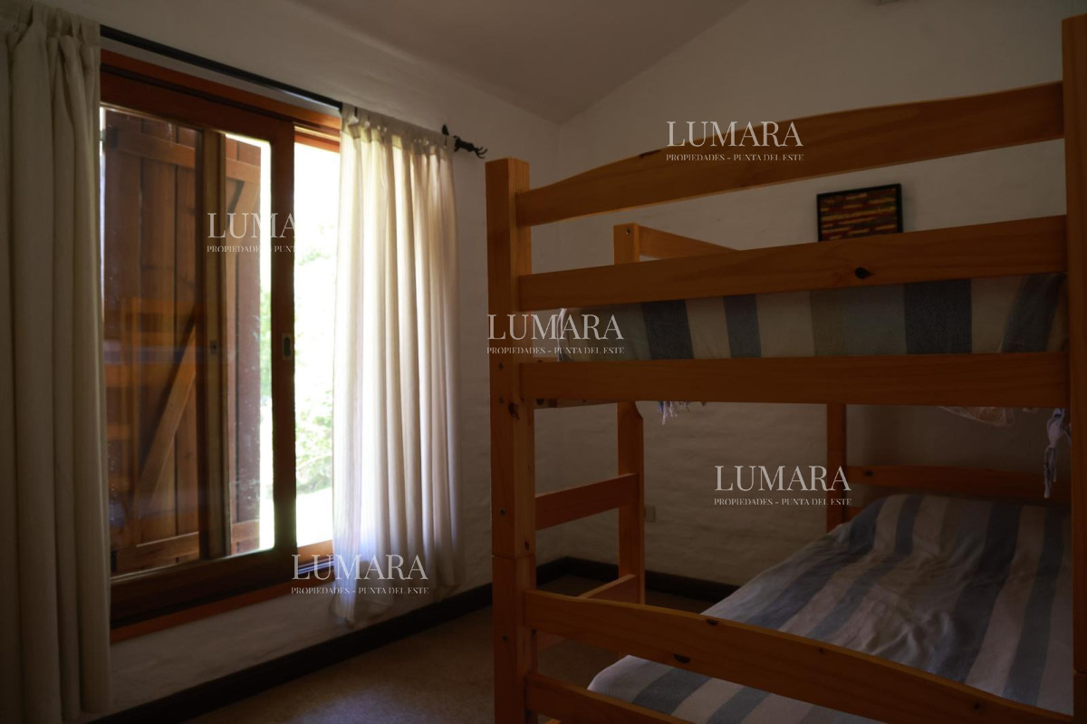 Casa ID.11 - Casa en venta 4 dormitorios - Pinares Piscina Climatizada.